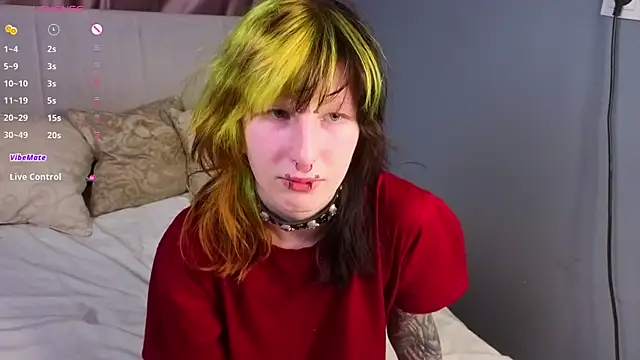 Snapshot of KandraCruser chatting on November 2025 08:08:02 PM KandraCruser online show from November 2025 08:08:02 PM