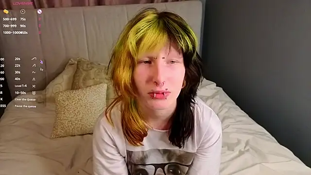 Snapshot of KandraCruser chatting on November 2025 08:07:01 PM KandraCruser online show from November 2025 08:07:01 PM