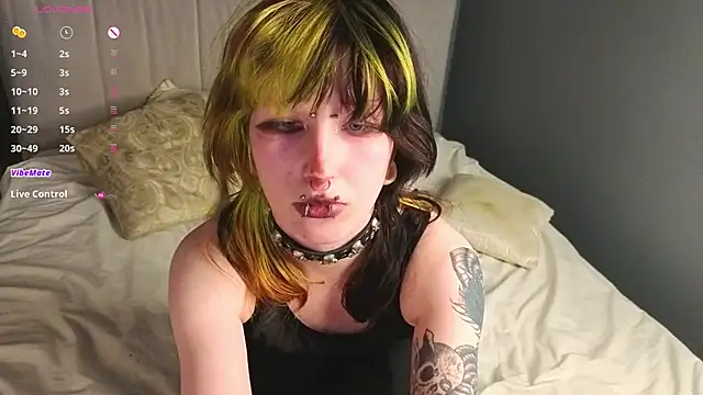 Snapshot of KandraCruser chatting on November 2025 09:21:02 PM KandraCruser online show from November 2025 09:21:02 PM