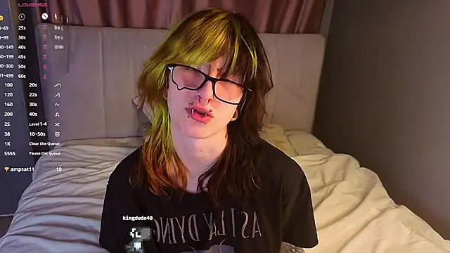 Snapshot of KandraCruser chatting on November 2025 08:09:01 PM KandraCruser online show from November 2025 08:09:01 PM