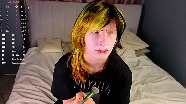 Snapshot of KandraCruser chatting on November 2025 08:08:01 PM KandraCruser online show from November 2025 08:08:01 PM