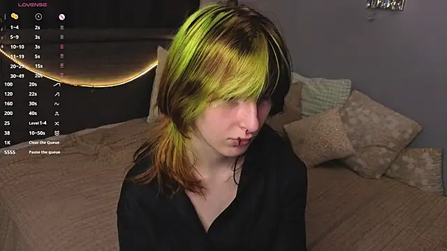 Snapshot of KandraCruser chatting on November 2025 08:19:01 PM KandraCruser online show from November 2025 08:19:01 PM