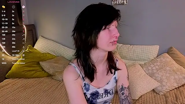 Snapshot of KandraCruser chatting on November 2025 09:28:01 PM KandraCruser online show from November 2025 09:28:01 PM