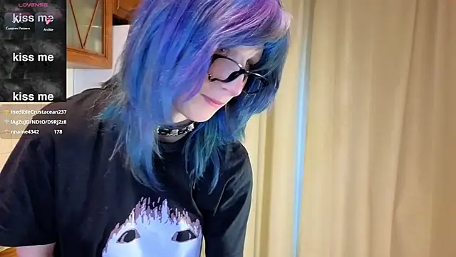 Snapshot of KandraCruser chatting on April 2026 04:46:01 AM KandraCruser online show from April 2026 04:46:01 AM