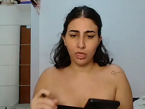 ApenasLys online show from April 2026 12:48:01 AM