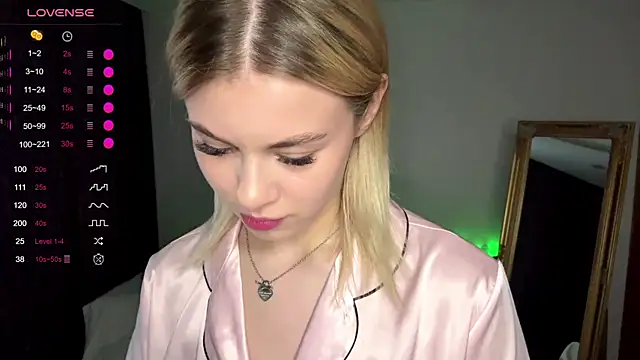 Lil Elisa online show from October 2025 09:42:01 AM