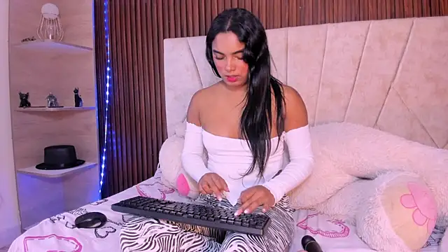 Snapshot of Catalleya_flower chatting on June 2026 08:00:01 PM Catalleya flower online show from June 2026 08:00:01 PM