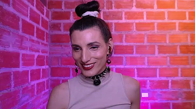 Moira-Hot online show from February 2026 12:11:02 AM