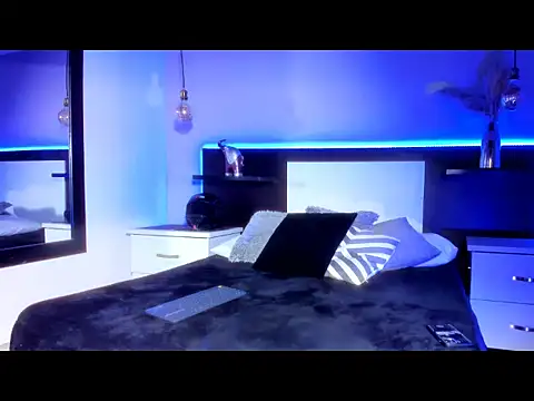 eriikjoness online show from December 2025 07:18:01 PM