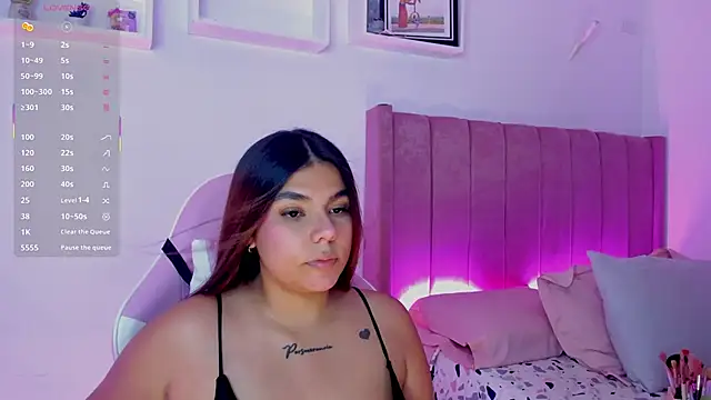 Snapshot of AliceThundeer chatting on September 2025 04:13:02 AM AliceThundeer online show from September 2025 04:13:02 AM