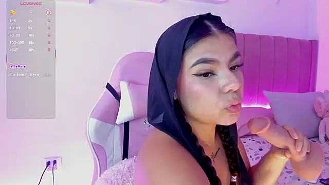 Snapshot of AliceThundeer chatting on September 2025 04:27:01 AM AliceThundeer online show from September 2025 04:27:01 AM