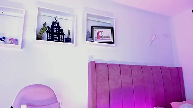 Snapshot of AliceThundeer chatting on October 2025 04:02:01 AM AliceThundeer online show from October 2025 04:02:01 AM