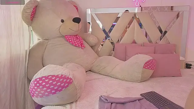 Kenndal tay online show from February 2026 07:10:01 PM