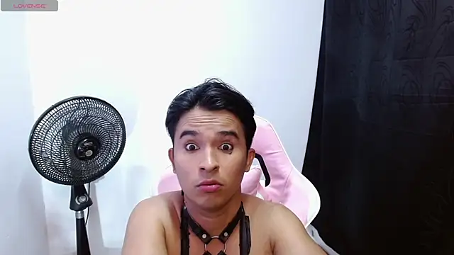 Snapshot of DayroDuran chatting on October 2025 06:47:02 PM DayroDuran online show from October 2025 06:47:02 PM