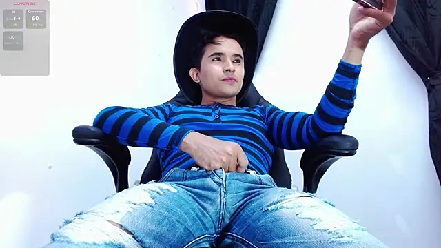 Snapshot of DayroDuran chatting on November 2025 07:56:02 PM DayroDuran online show from November 2025 07:56:02 PM