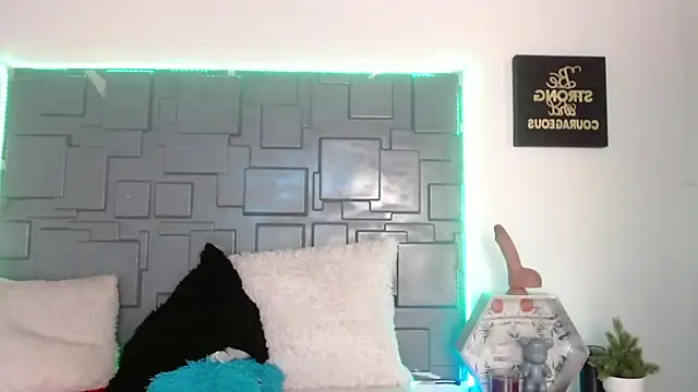 Trinity Knox online show from October 2025 04:26:02 PM