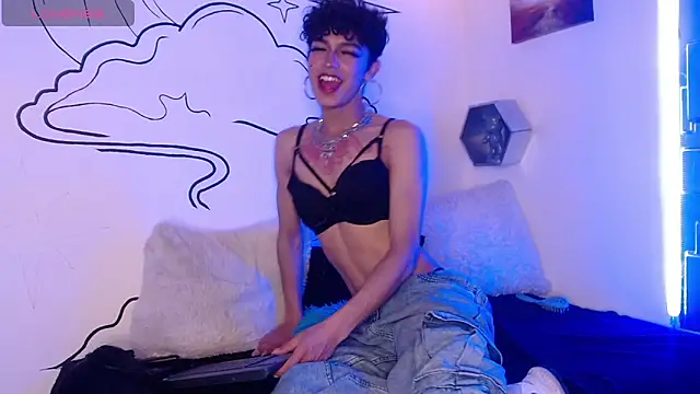 Trinity Knox online show from October 2025 03:58:02 PM