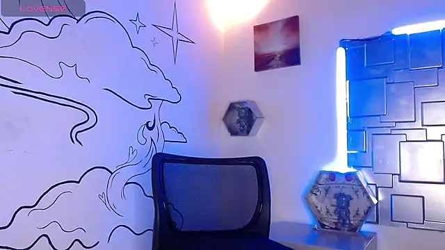 Trinity Knox online show from November 2025 04:29:01 PM