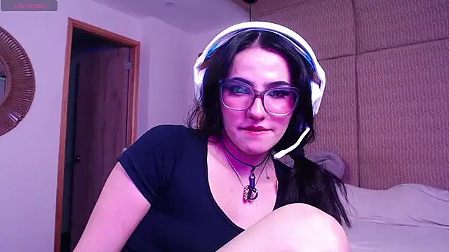 Snapshot of Khloecita_sr chatting on May 2026 04:56:02 PM Khloecita sr online show from May 2026 04:56:02 PM