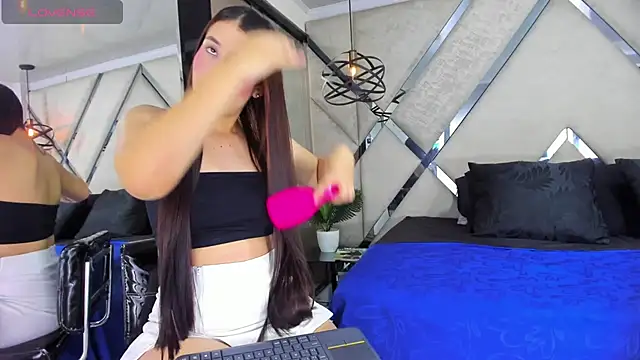 Lyra7  online show from September 2025 08:43:01 PM