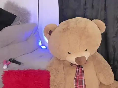 Snapshot of Elyross1_ chatting on October 2025 09:36:01 PM Elyross1  online show from October 2025 09:36:01 PM