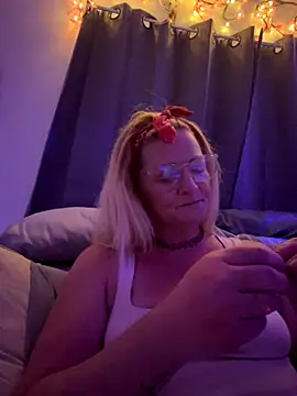 Snapshot of Goldenndoll chatting on September 2025 09:03:01 AM Goldenndoll online show from September 2025 09:03:01 AM