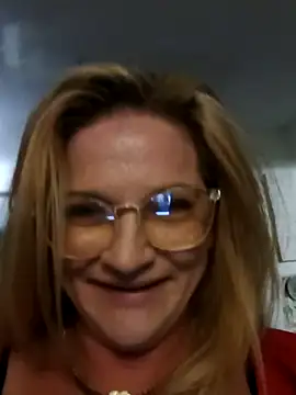 Snapshot of Goldenndoll chatting on November 2025 04:20:01 PM Goldenndoll online show from November 2025 04:20:01 PM