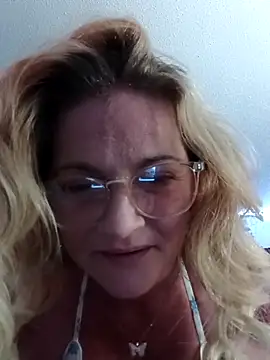 Snapshot of Goldenndoll chatting on November 2025 07:46:02 PM Goldenndoll online show from November 2025 07:46:02 PM