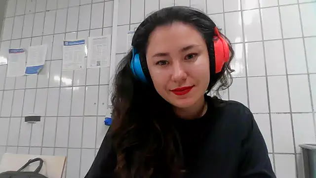 Emparia online show from November 2025 10:34:01 PM