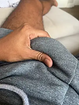 Hiuwee online show from November 2025 07:56:01 PM