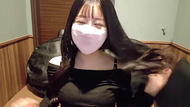 Snapshot of Ema-- chatting on November 2025 10:14:02 AM Ema-- online show from November 2025 10:14:02 AM