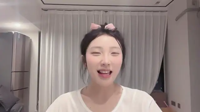 ZhaoZhao-ZM online show from September 2025 01:02:01 PM