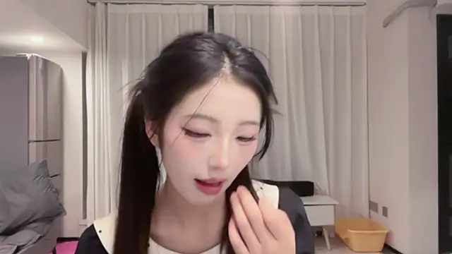 ZhaoZhao-ZM online show from October 2025 02:24:02 PM