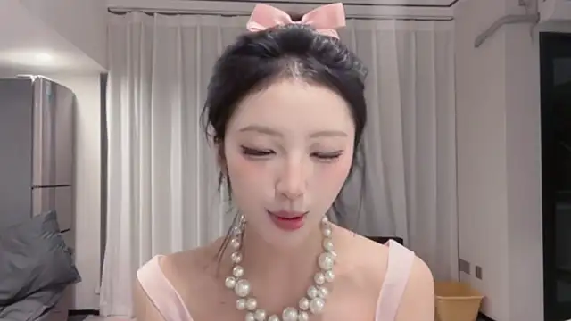 ZhaoZhao-ZM online show from October 2025 12:57:02 PM