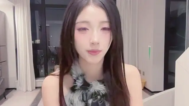 ZhaoZhao-ZM online show from November 2025 11:56:02 AM