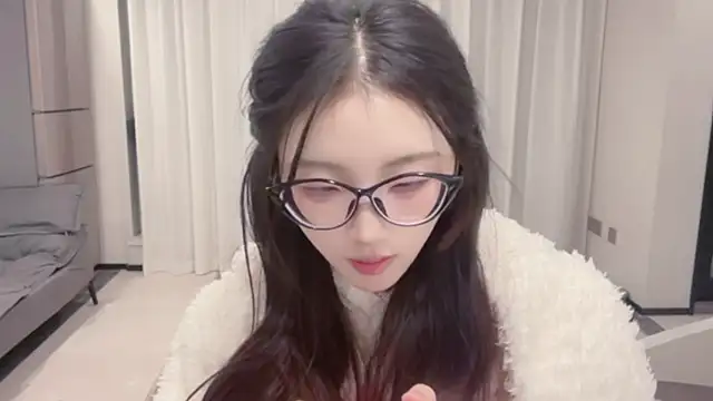 ZhaoZhao-ZM online show from November 2025 01:55:01 PM