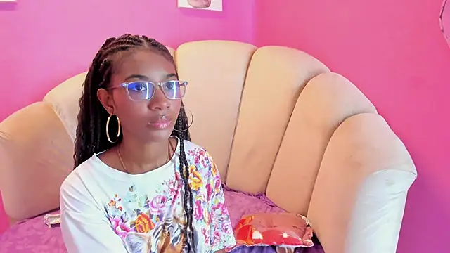 Snapshot of MarianRosse chatting on October 2025 08:27:02 PM MarianRosse online show from October 2025 08:27:02 PM