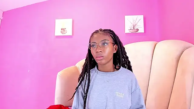 Snapshot of MarianRosse chatting on October 2025 06:06:02 PM MarianRosse online show from October 2025 06:06:02 PM