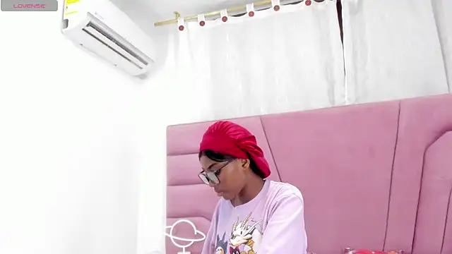 Snapshot of MarianRosse chatting on October 2025 07:47:01 PM MarianRosse online show from October 2025 07:47:01 PM