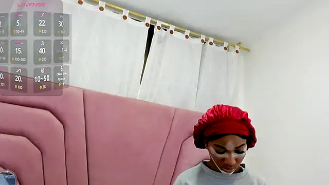 Snapshot of MarianRosse chatting on October 2025 07:29:02 PM MarianRosse online show from October 2025 07:29:02 PM