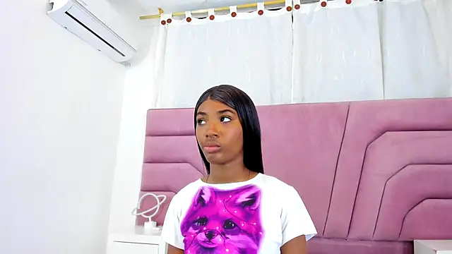 Snapshot of MarianRosse chatting on November 2025 09:36:02 PM MarianRosse online show from November 2025 09:36:02 PM