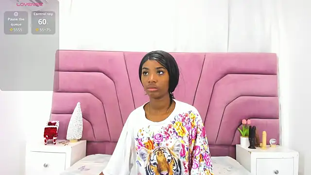 Snapshot of MarianRosse chatting on November 2025 09:25:02 PM MarianRosse online show from November 2025 09:25:02 PM