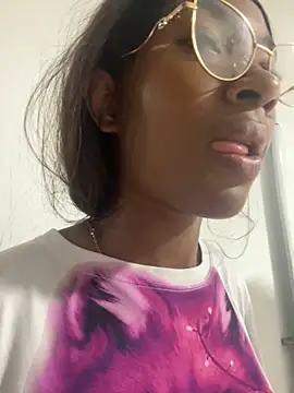 Snapshot of MarianRosse chatting on December 2025 02:04:02 PM MarianRosse online show from December 2025 02:04:02 PM