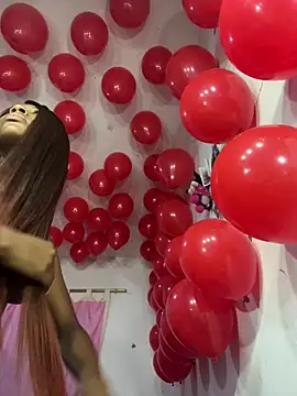 Snapshot of MarianRosse chatting on December 2025 02:54:01 PM MarianRosse online show from December 2025 02:54:01 PM