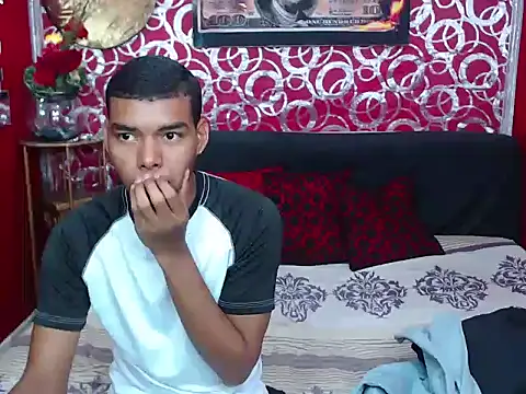 TWOBOYSPEINHOT online show from September 2025 12:25:01 AM