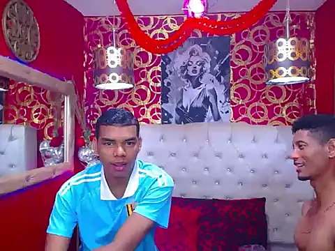 TWOBOYSPEINHOT online show from October 2025 11:58:01 PM