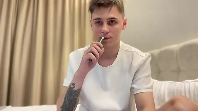 Snapshot of Tyler_Garner chatting on September 2025 05:24:02 PM Tyler Garner online show from September 2025 05:24:02 PM