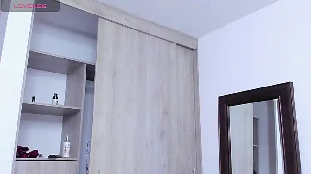 KingLevi01 online show from November 2025 10:10:02 PM