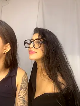 Snapshot of Sweet_and_Rous0 chatting on October 2025 03:43:01 AM Sweet and Rous0 online show from October 2025 03:43:01 AM