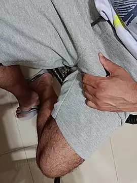 Snapshot of Gallo001 chatting on April 2026 12:02:01 PM Gallo001 online show from April 2026 12:02:01 PM